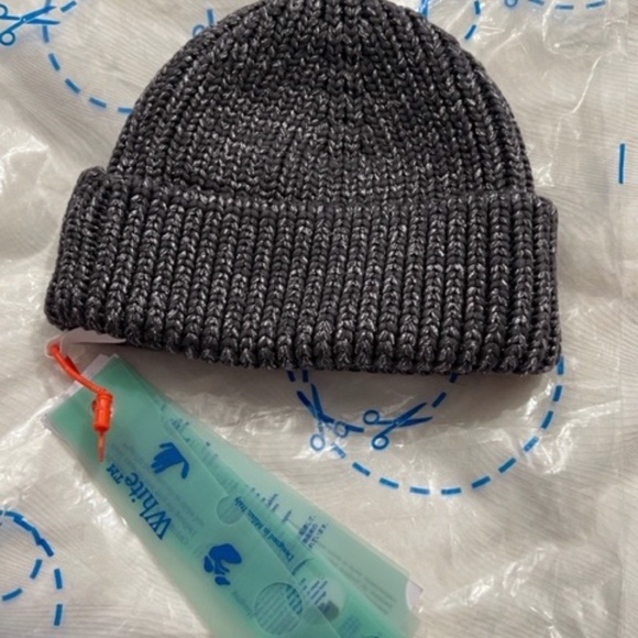 Off-White Logo-Embroidered Beanie main image 4